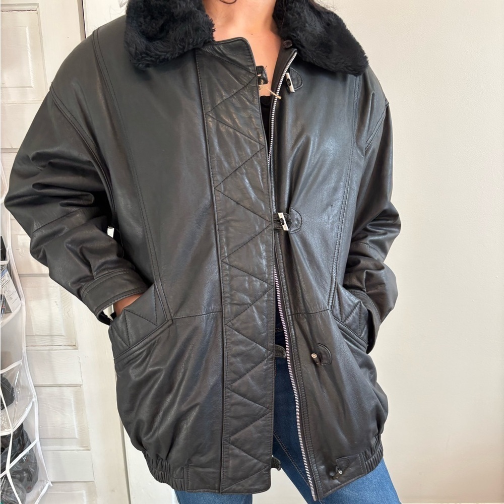 Vintage Grunge Black leather bomber goth zip up jacket faux fur collar Large